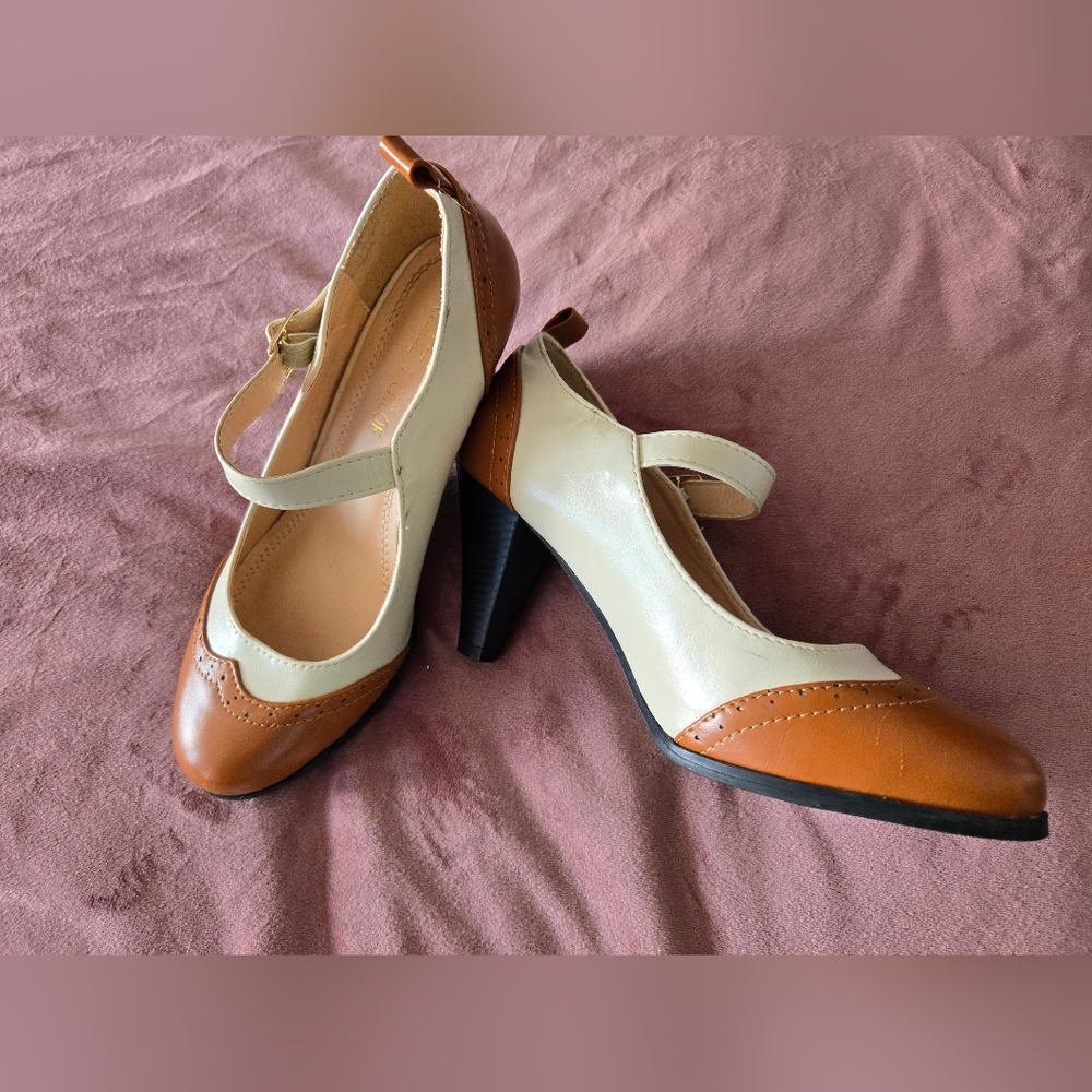 Chase And Chloe Vintage Style Heels